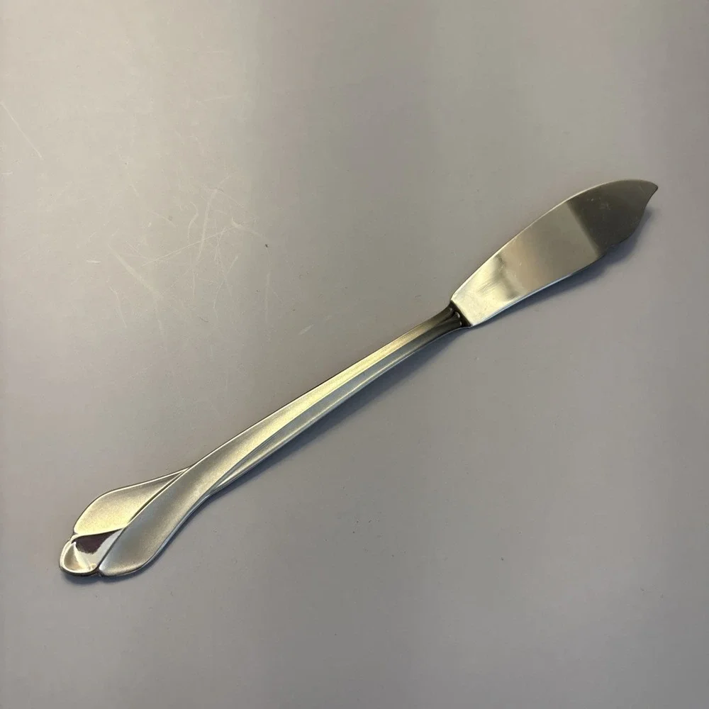 Oneida SATIN TRIBECA *1 Master Butter Knife*  6 3/4